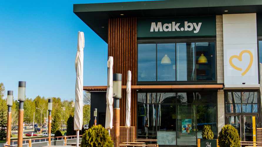 Стало известно, за сколько компания "молочного" бизнесмена Савчука купила 13 ресторанов Mak.by в Минске