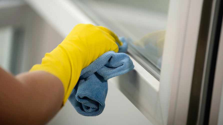 Это домашнее средство отбелит пожелтевшие оконные рамы. Как приготовить?
