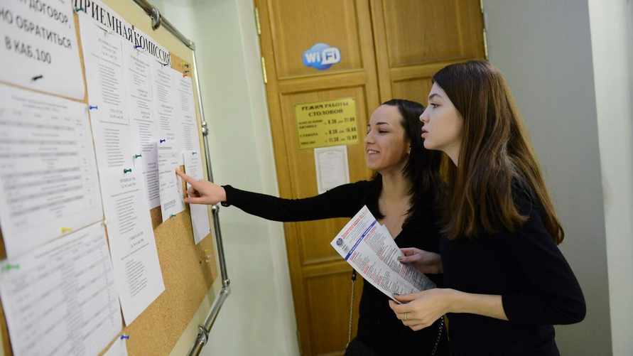 МГЛУ и БГУ озвучили баллы на бюджет для будущих переводчиков и учителей иностранного. Где проходной - 390 из 400?