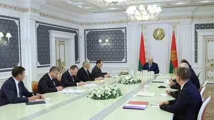 «Должен быть результат» – Лукашенко запретил правительству и депутатам ездить в «туристические поездки»