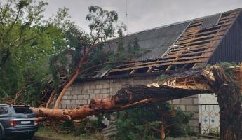 Министерство ЖКХ запустило «горячую линию» для пострадавших от урагана белорусов. Когда звонить для ремонта крыши?