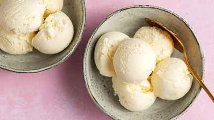 Это домашнее мороженое превзойдёт магазинные аналоги. Как приготовить пломбир по бабушкиному рецепту?