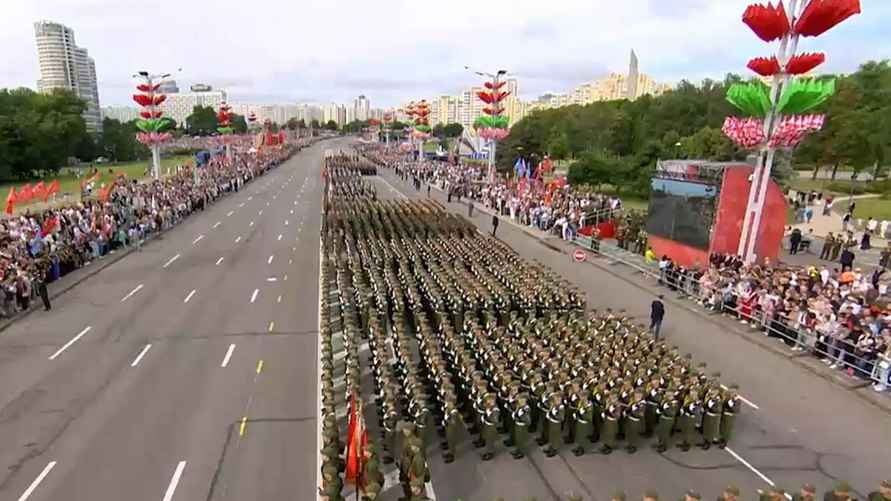 Скриншот видео парада в Минске
