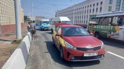 В центре Минска в массовом ДТП пострадали маршрутка и такси – трое пассажиров в больнице