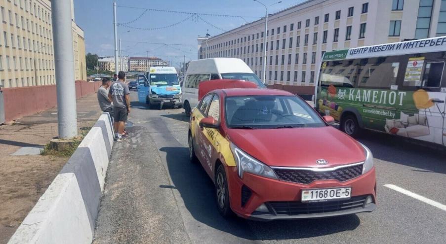 Авария произошла на Западном мосту, ведущем с проспекта