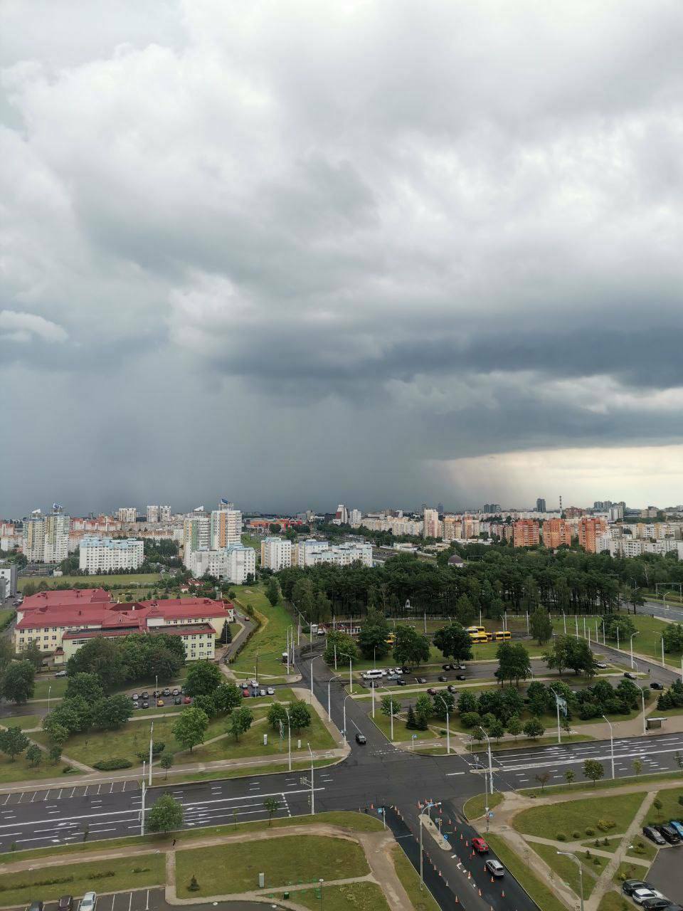 Часть Минска ушла под воду из-за внезапного "микропорыва"