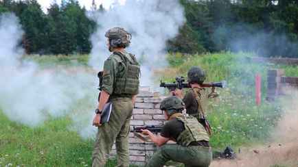 Жителей двух районов Беларуси предупредили о возможных взрывах и СМС-ках из военкоматов. Что происходит?