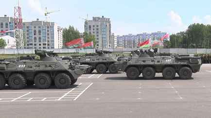 «Своеобразный вальс» — Власти Гродно предупредили жителей о «ночном танце» бронетранспортеров в городе