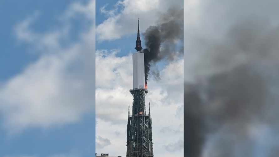 Во Франции загорелся знаменитый собор в Руане