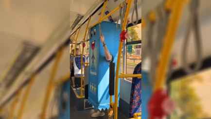 «Одна и без охраны» —  На улицах Гомеля заметили гуляющую гигантскую конфету