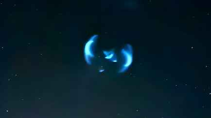 «Думала, кукуха поехала» — В небе над Беларусью заметили необычное свечение. Что это было?