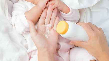 Детские присыпки — всё? ВОЗ внесла тальк в список веществ «вероятно, вызывающих рак»