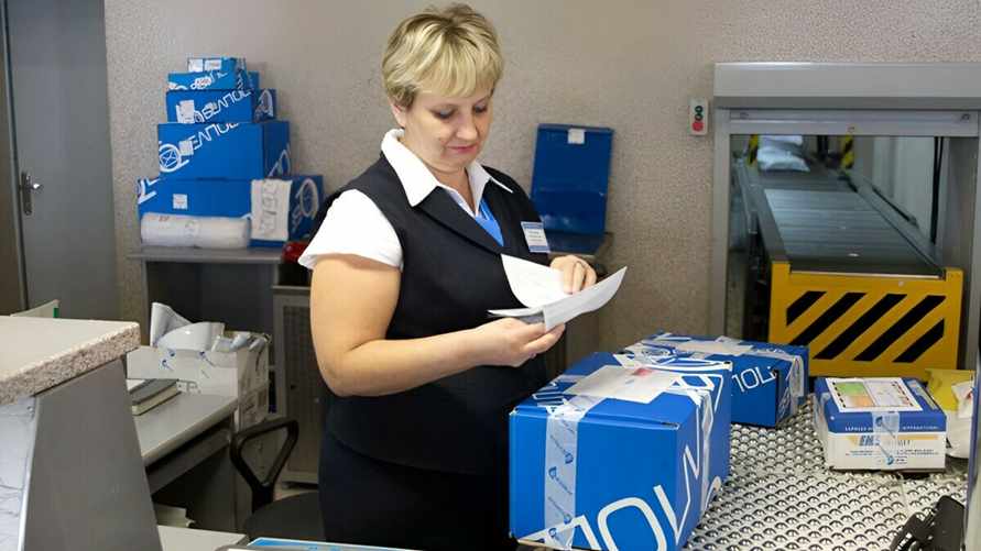 "Белпочта" разрешила получать посылки без паспорта. Что потребовала взамен?