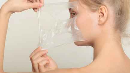 Эта маска в два раза дешевле магазинных поможет подтянуть кожу. Какой ингредиент на кухне нужно взять?