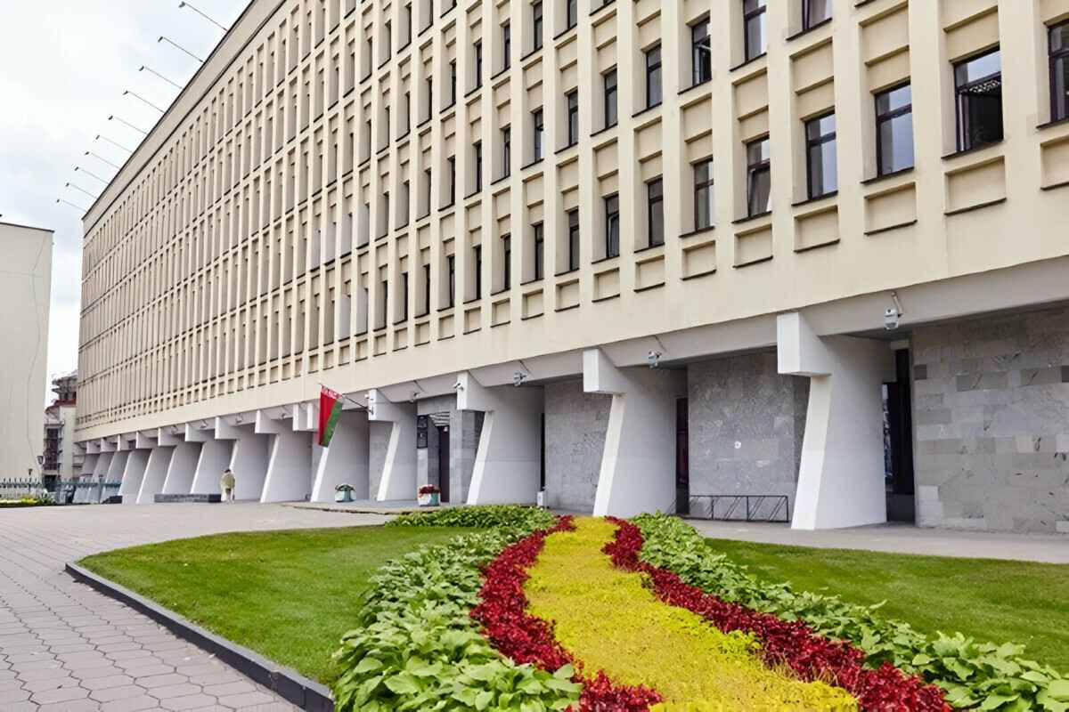 Белорусам предложили пожаловаться на "избыточные" законы. Но не все