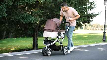 Белорусам запретили усыновлять детей при такой разнице в возрасте. А кому не разрешили жениться без справки?