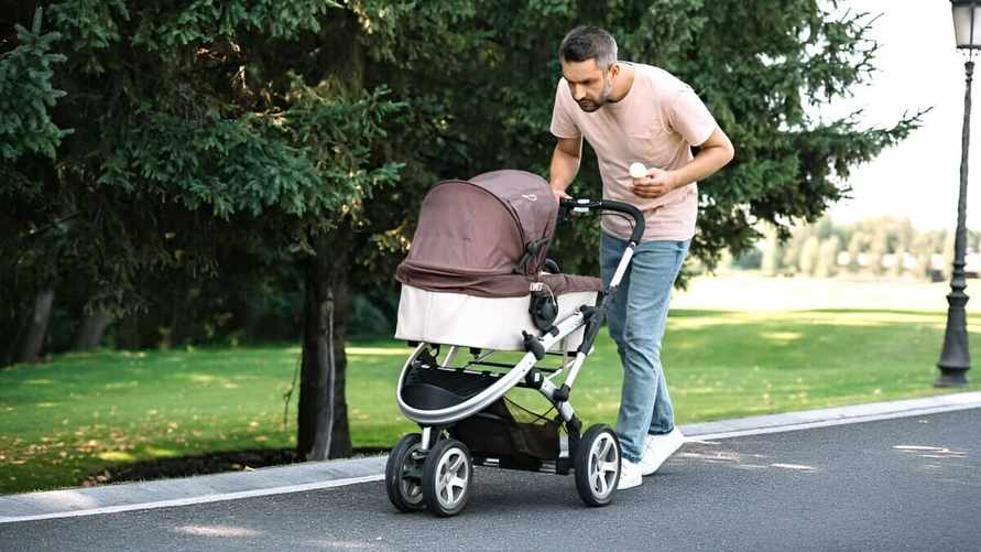 Белорусам запретили усыновлять детей при такой разнице в возрасте. А кому не разрешили жениться без справки?