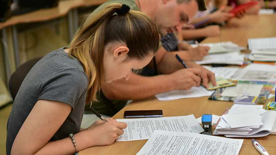 Вузы Беларуси объявили дополнительный набор по 8 специальностям. Куда можно поступить без экзаменов?