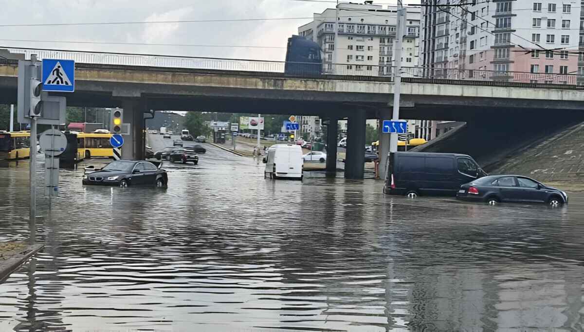 Почему в Беларуси в последнее время то засуха, то льет как из ведра? Учёные рассказали, что будет дальше
