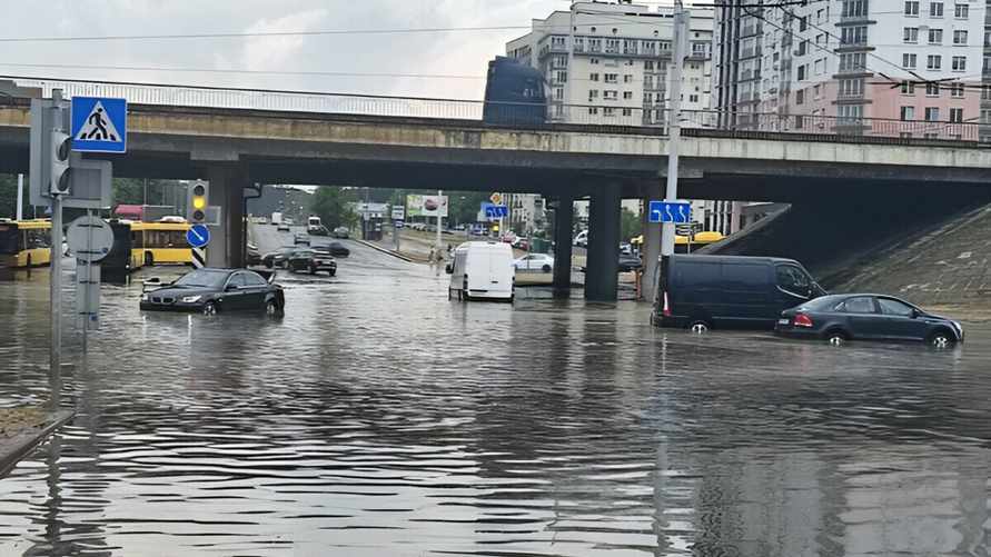 Почему в Беларуси в последнее время то засуха, то льет как из ведра? Учёные рассказали, что будет дальше