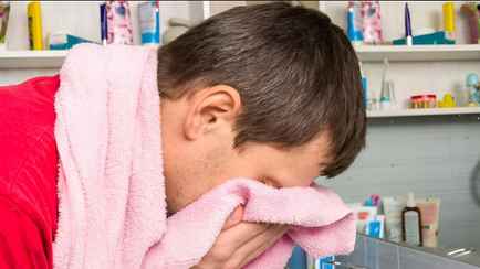 В милиции рассказали, где белорусам нельзя спать и накрывать голову полотенцем