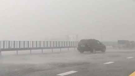 Ещё не всё? Вслед за ливнем Минск накрыло градом и шквалом до 72 км/ч