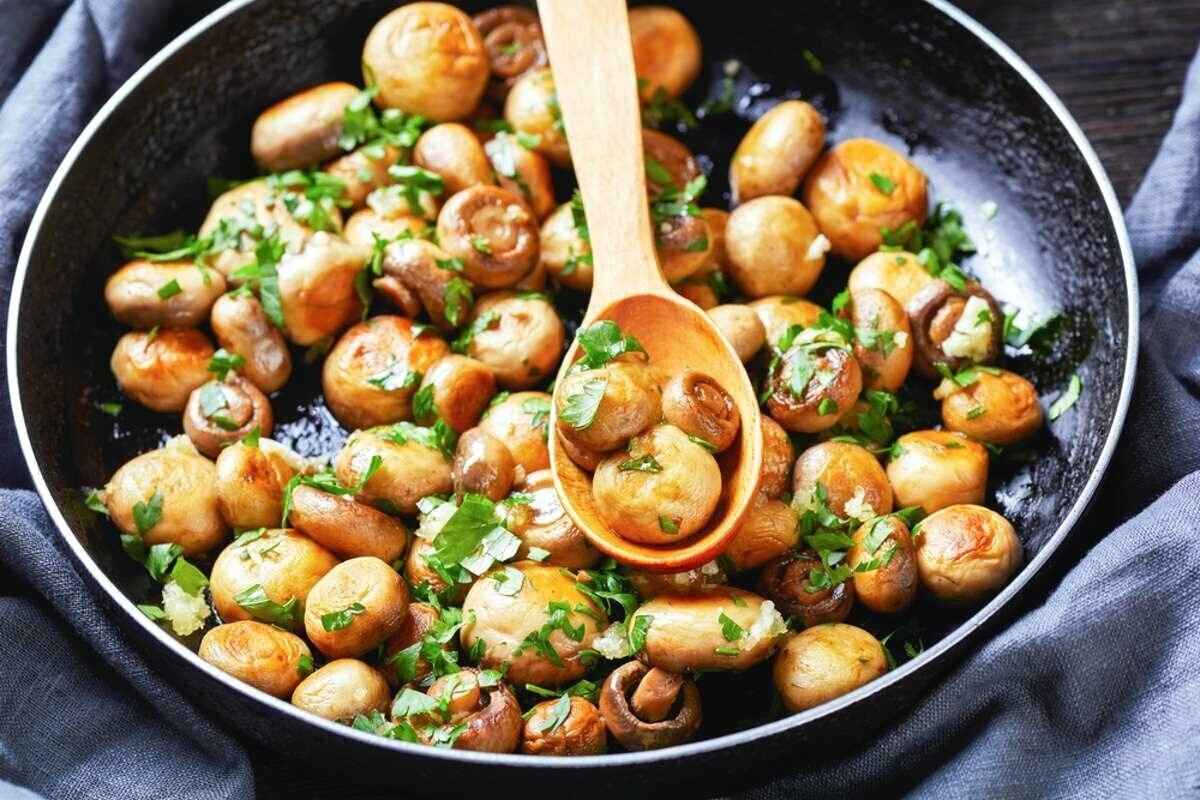 Добавьте это в сковородку. Нашли способ приготовить шампиньоны, чтобы пахли как лесные