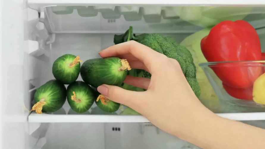 Почему огурцы быстро плесневеют? Вот какой ошибки нужно избегать, помещая их в холодильник