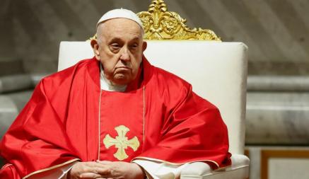 Папа Римский принял у себя в Ватикане таинственного гостя из России