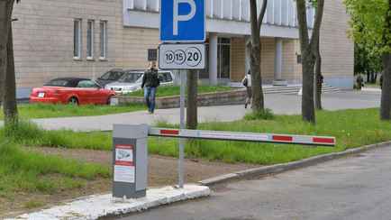 В Минске решили поднять стоимость автомобильных стоянок на 6%. Сколько придётся платить в месяц с 1 августа?