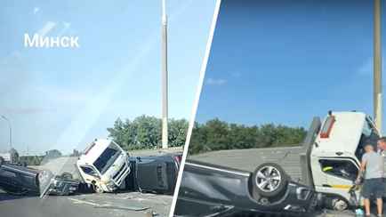 «Как они умудрились?» — В аварии на МКАД опрокинулись три легковушки, между ними — грузовик