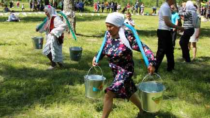 «Обречены на скорую гибель» — В Минприроды призвали белорусов незамедлительно выйти с ведрами на улицы. Что нужно полить?