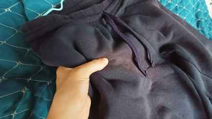 Тёмная одежда поблёкла и появились рыжие пятна? Вот какие 4 дешёвых продукта спасут вещь от выцветания