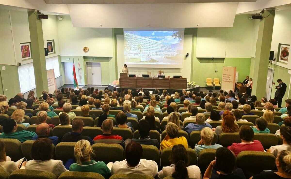 "После потребления наступает безумие" — Кочанова предложила кардиологам обосновать законопроект о запрете вейпов в Беларуси