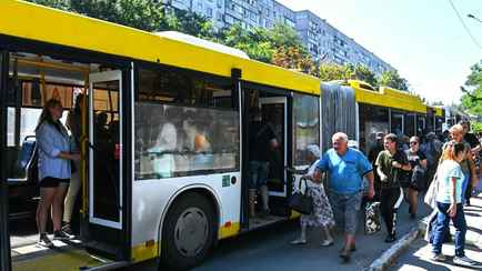 Мингорсовет решил оплатить белорусам проездные на общественный транспорт. Но не всем