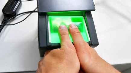 В России предложили снимать отпечатки пальцев у иностранцев на границе. У белорусов тоже?