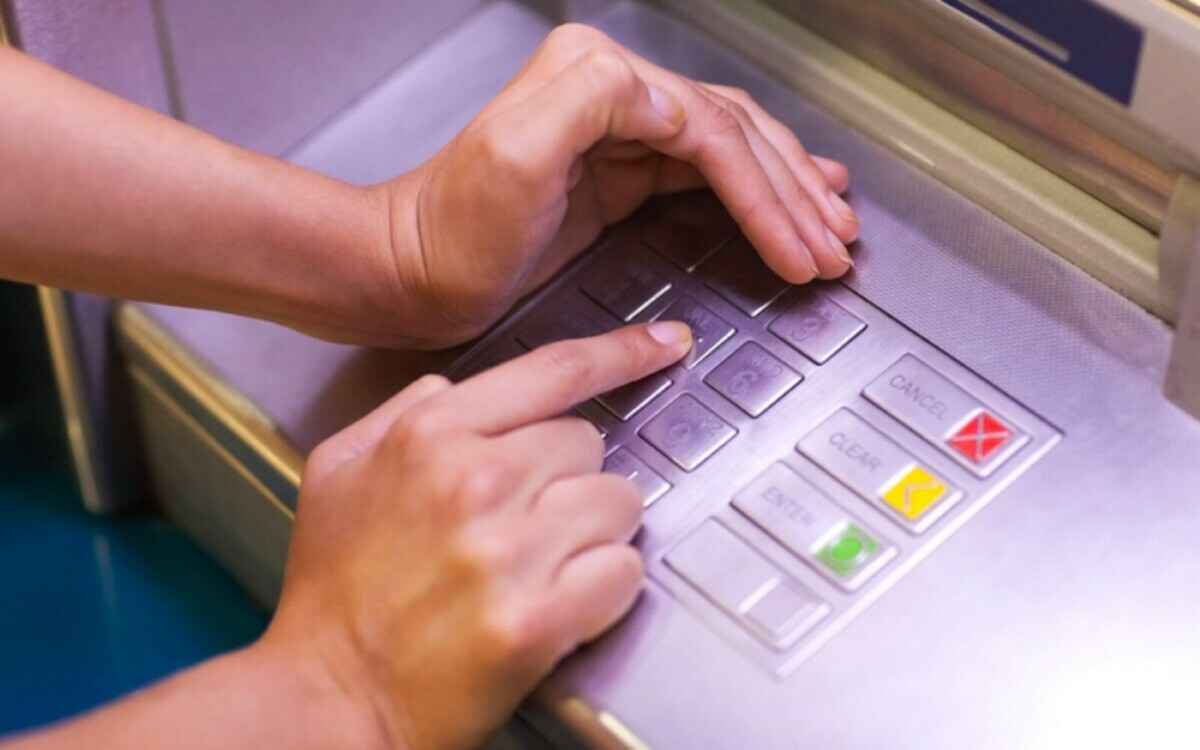 В "Беларусбанке" назвали 3 способа, как восстановить PIN-код от карты. Сколько составляет "плата за забывчивость"?