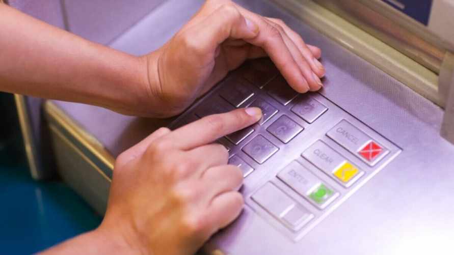 В "Беларусбанке" назвали 3 способа, как восстановить PIN-код от карты. Сколько составляет "плата за забывчивость"?