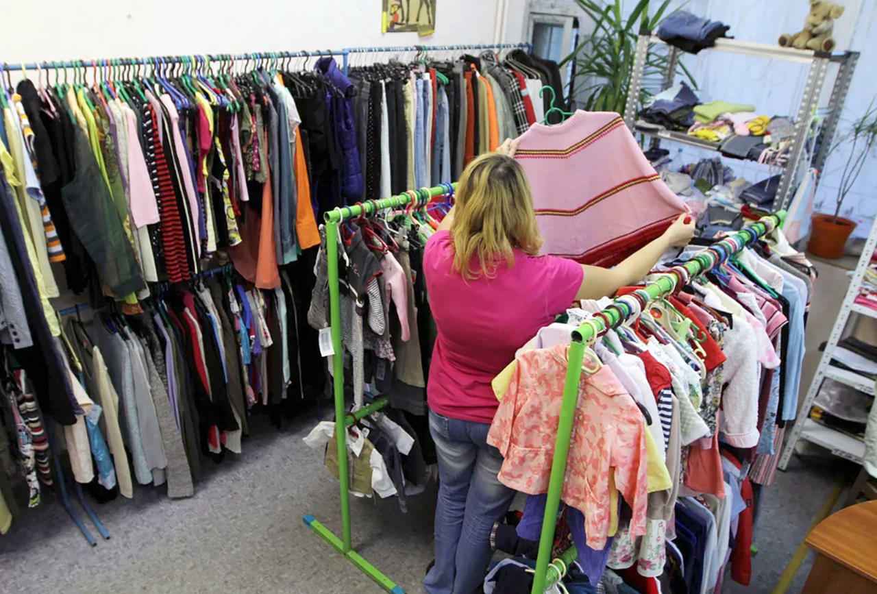 "Есть план открытий магазинов" - "Беллегпром" пообещал "закрыть потребности" белорусов после запрета ЕС на ввоз секонд-хенда