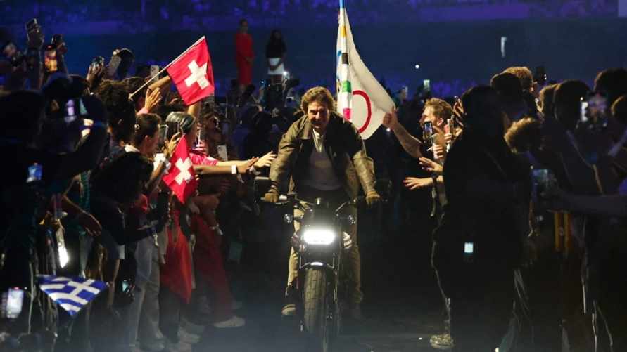 Прыжок Тома Круза, парящий рояль и грандиозный салют. Собрали самые яркие кадры с закрытия Олимпиады