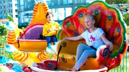 Экономия — 9 рублей. В одном из парков Беларуси разрешили кататься на 40 каруселях «неограниченное количество раз»