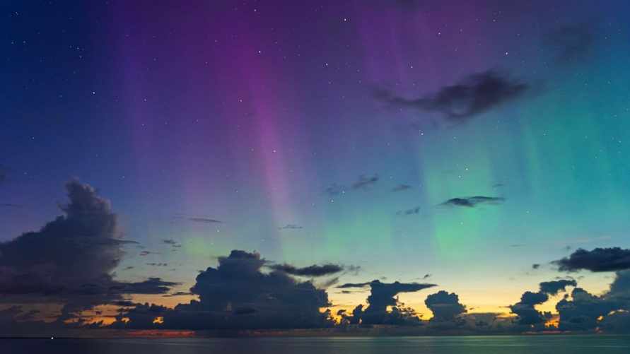 "Такое можно увидеть только в кино" - Эстонский фотограф запечатлел грозу во время северного сияния