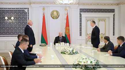 «Спокойной жизни не будет» — Лукашенко назначил нового вице-премьера, начальника БелЖД и еще 15 чиновников