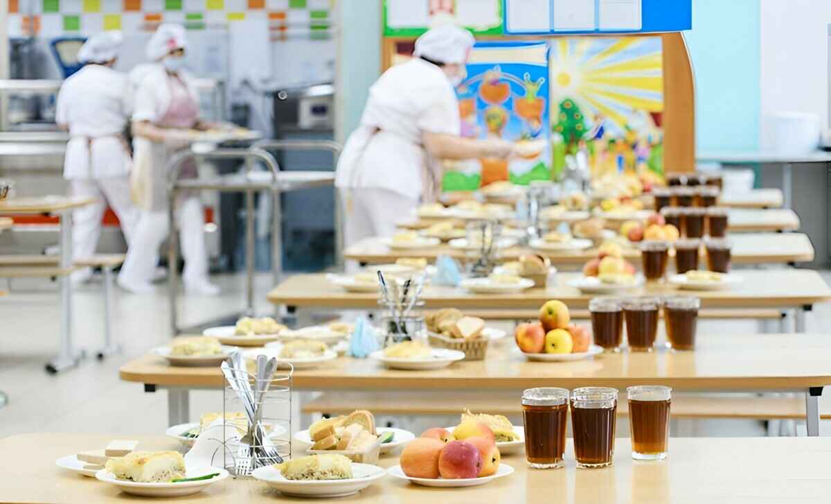 Сколько с 1 сентября будет стоить школьный обед? В Минобразования Беларуси назвали цену