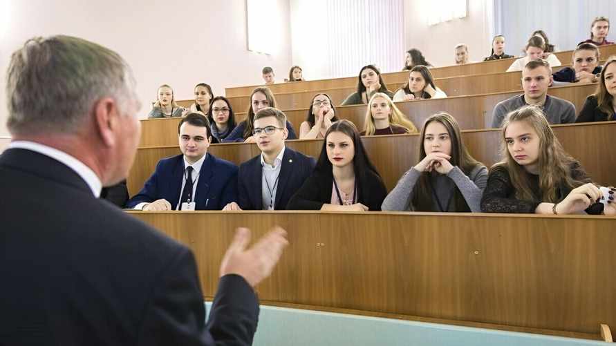 До 1700 рублей? Посмотрели, какую стипендию могут получить белорусские студенты с 1 сентября