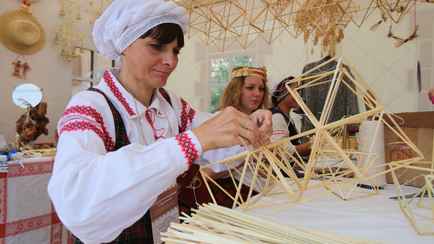 Лукашенко утвердил положение о ремесленниках и налогах для них. Что запретил использовать в работе?