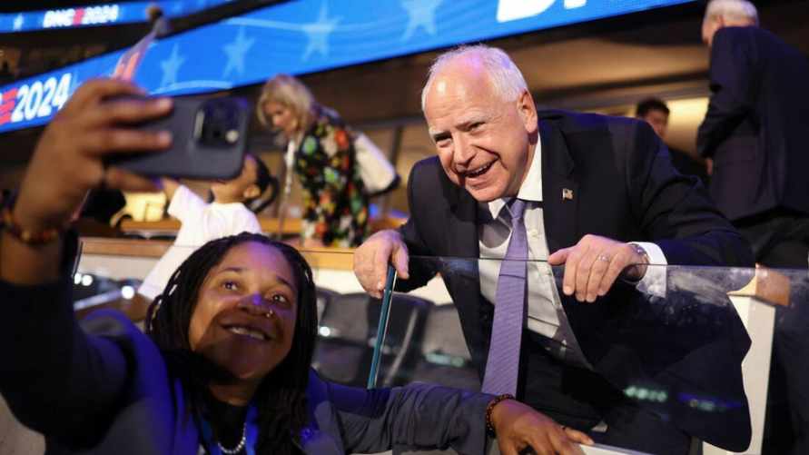 "Никогда не стоит недооценивать учителя" - Уолц стал официальным кандидатом в вице-президенты США