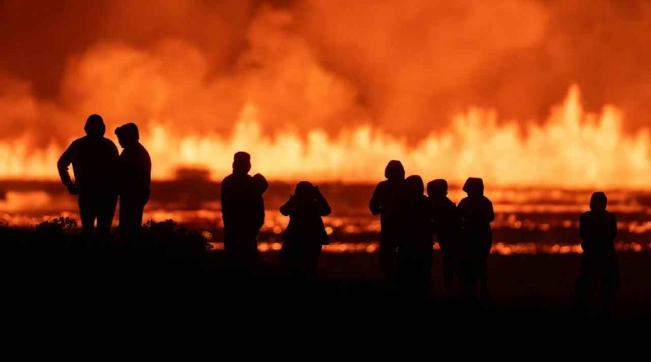 В Исландии в шестой раз за год началось извержение вулкана. Сможете произнести его название?