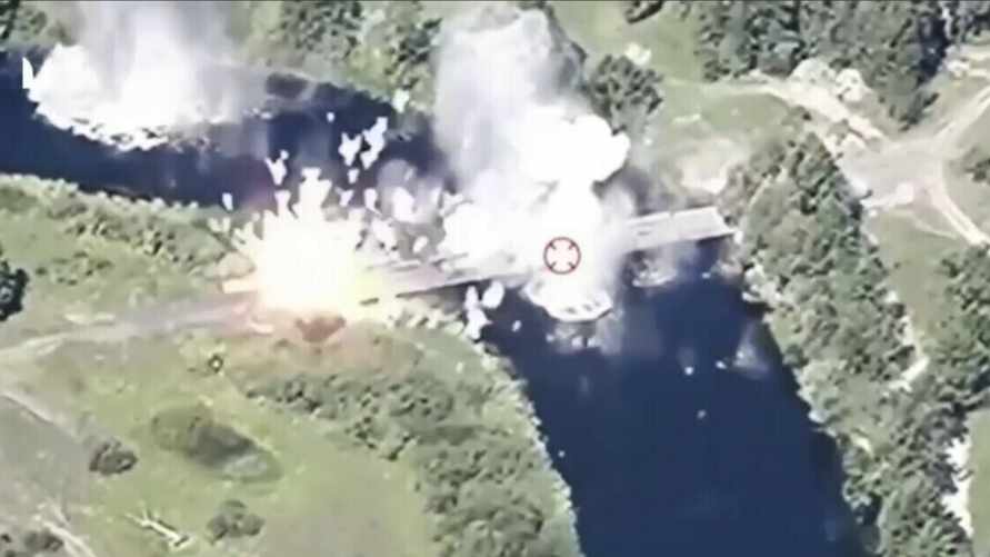 Украинцы показали уничтожение понтонных переправ ВС РФ в Курской области