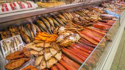 Белорусские магазины снизили цены до 49% на рыбу, креветки и кальмары